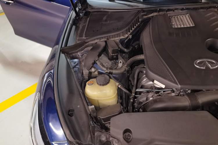 Used Infiniti Q50L 2016 2.0T Ambition Edition Engine Bay Right