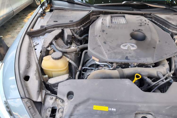 Used Infiniti Q50L 2016 2.0T Enjoyment Edition Engine Bay Right