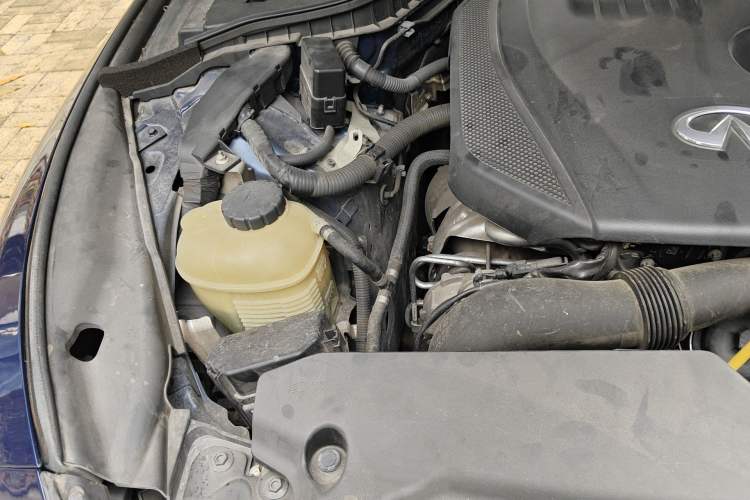 Used Infiniti Q50L 2016 2.0T Comfort Edition Engine Bay Right