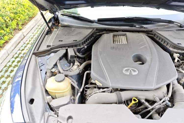 Used Infiniti Q50L 2016 2.0T Comfort Edition Engine Bay Right