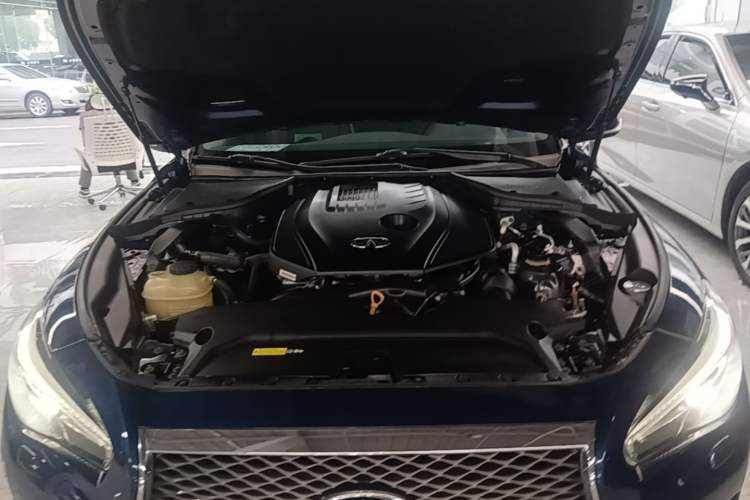 Used Infiniti Q50L 2016 2.0T Enjoyment Edition Engine Bay
