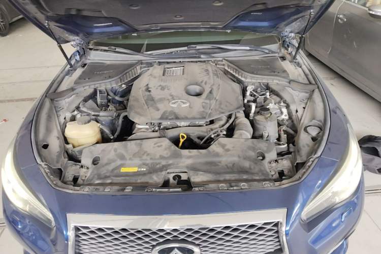 Used Infiniti Q50L 2016 2.0T Enjoyment Edition Engine Bay