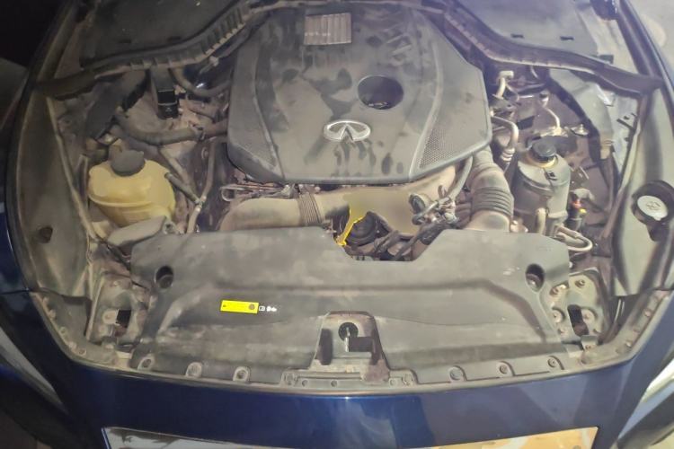 Used Infiniti Q50L 2016 2.0T Enjoyment Edition Engine Bay