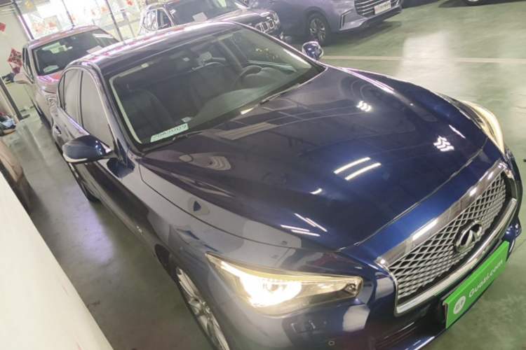 Used Infiniti Q50L 2016 2.0T Ambition Edition Front Right 45 Deg