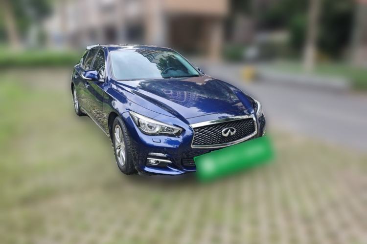 Used Infiniti Q50L 2016 2.0T Enjoyment Edition Front Right 45 Deg