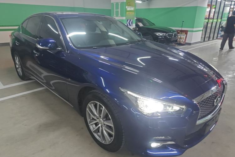 Used Infiniti Q50L 2016 2.0T Enjoyment Edition Front Right 45 Deg