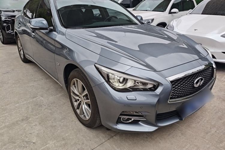 Used Infiniti Q50L 2016 2.0T Enjoyment Edition Front Right 45 Deg