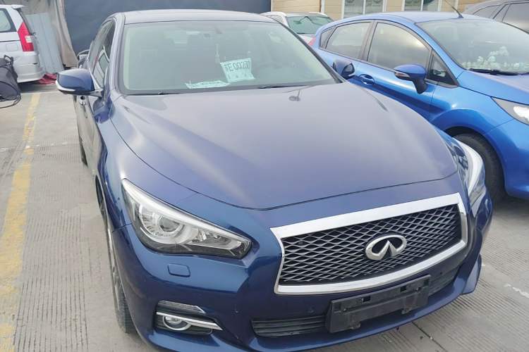 Used Infiniti Q50L 2016 2.0T Ambition Edition Front Right 45 Deg