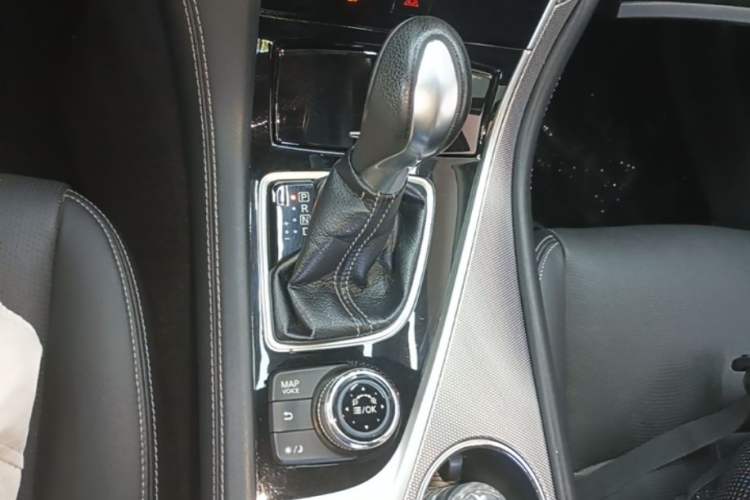 Used Infiniti Q50L 2016 2.0T Enjoyment Edition Gear Lever
