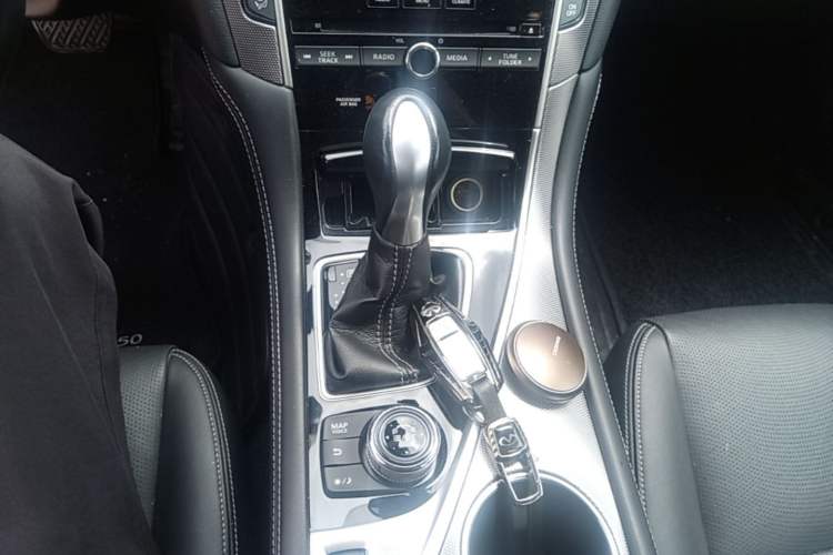 Used Infiniti Q50L 2016 2.0T Enjoyment Edition Gear Lever