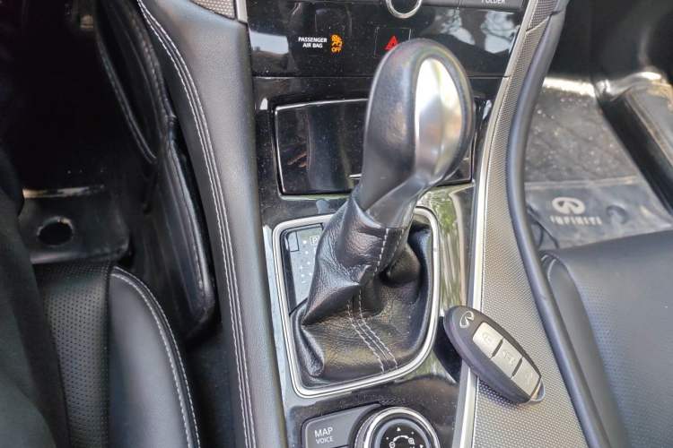Used Infiniti Q50L 2016 2.0T Enjoyment Edition Gear Lever