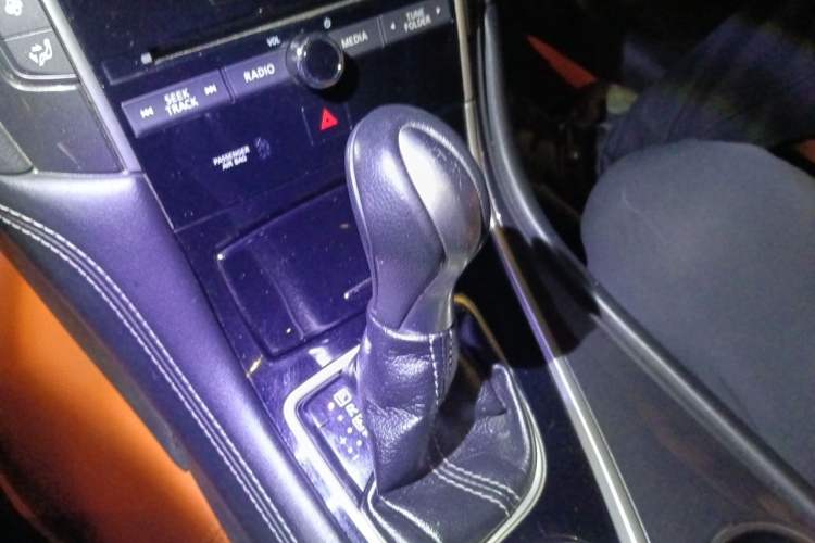 Used Infiniti Q50L 2016 2.0T Comfort Edition Gear Lever