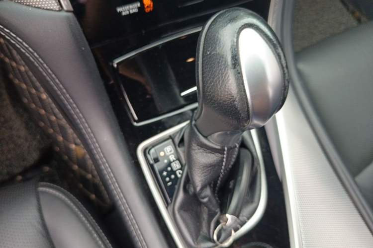 Used Infiniti Q50L 2016 2.0T Enjoyment Edition Gear Lever