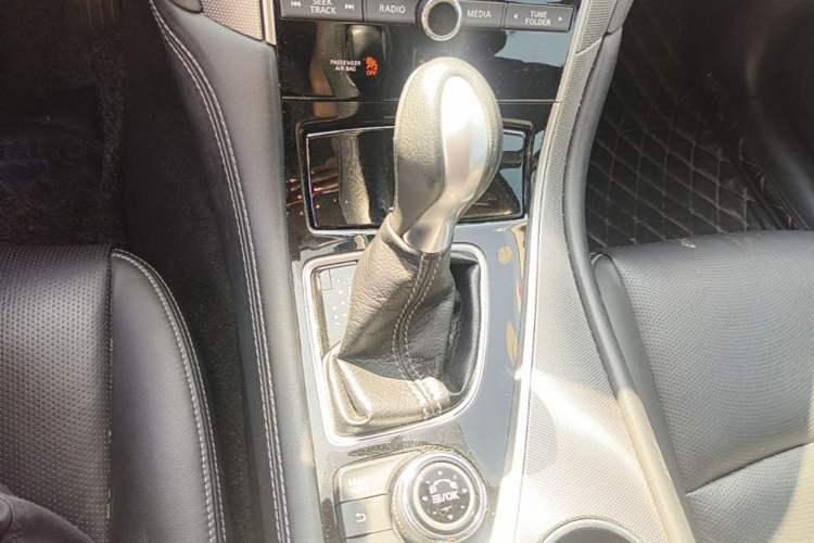 Used Infiniti Q50L 2016 2.0T Enjoyment Edition Gear Lever