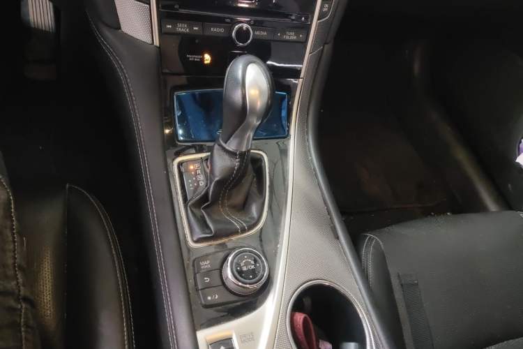 Used Infiniti Q50L 2016 2.0T Enjoyment Edition Gear Lever