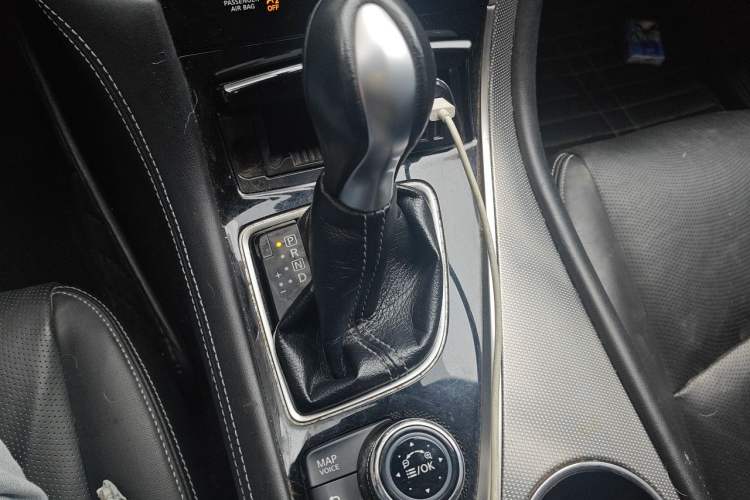 Used Infiniti Q50L 2016 2.0T Enjoyment Edition Gear Lever