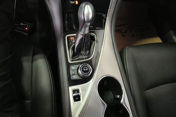 Used Infiniti Q50L 2016 2.0T Ambition Edition Gear Lever