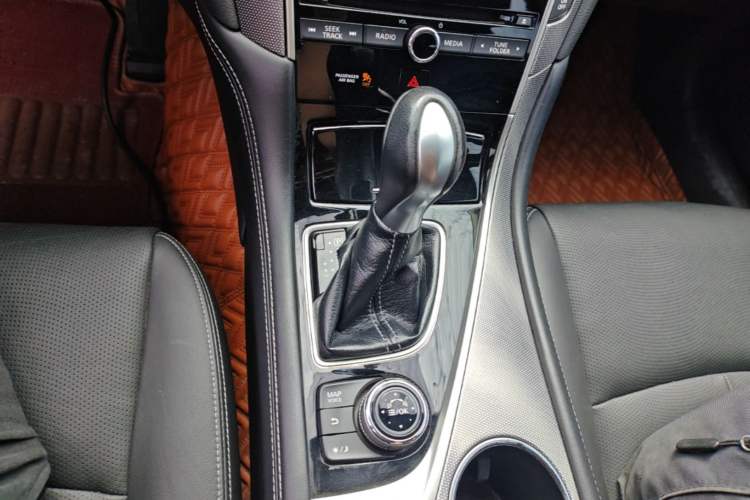 Used Infiniti Q50L 2016 2.0T Enjoyment Edition Gear Lever
