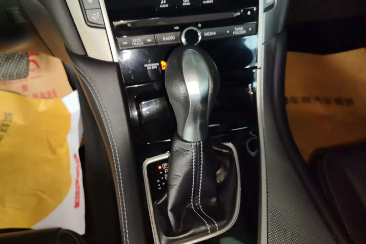 Used Infiniti Q50L 2016 2.0T Ambition Edition Gear Lever