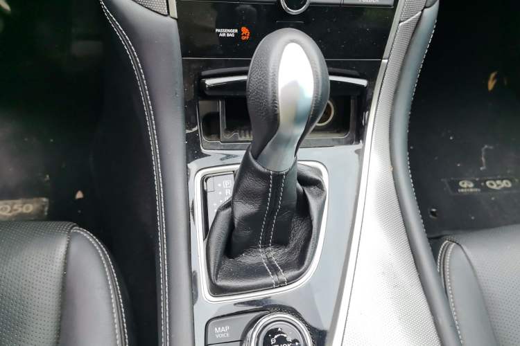 Used Infiniti Q50L 2016 2.0T Enjoyment Edition Gear Lever