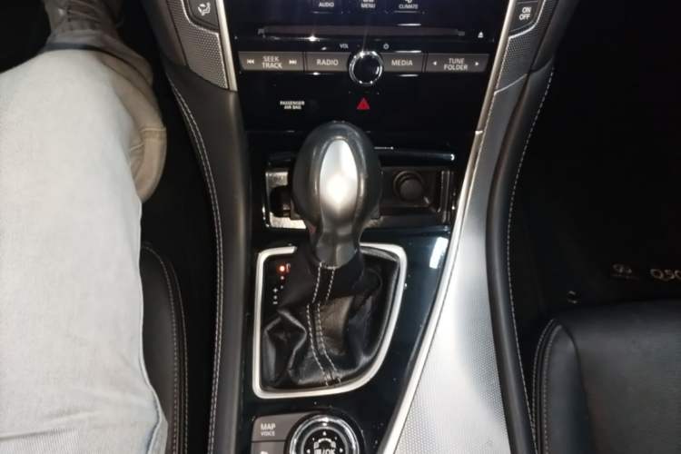 Used Infiniti Q50L 2016 2.0T Enjoyment Edition Gear Lever