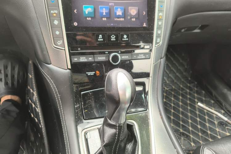 Used Infiniti Q50L 2016 2.0T Enjoyment Edition Gear Lever