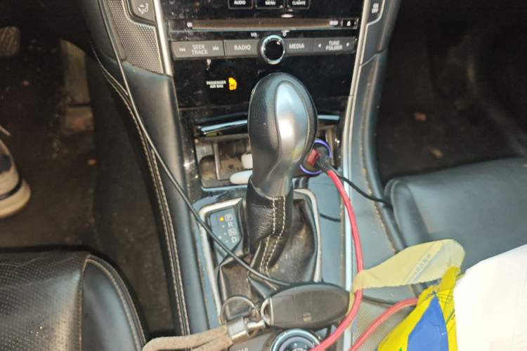 Used Infiniti Q50L 2016 2.0T Enjoyment Edition Gear Lever