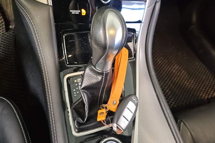 Used Infiniti Q50L 2016 2.0T Ambition Edition Gear Lever