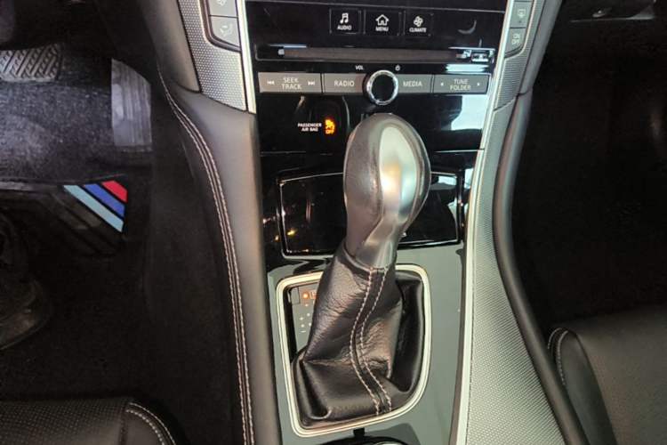 Used Infiniti Q50L 2016 2.0T Enjoyment Edition Gear Lever