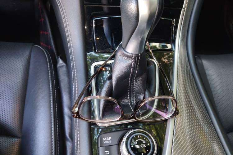 Used Infiniti Q50L 2016 2.0T Ambition Edition Gear Lever