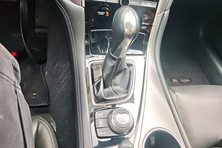 Used Infiniti Q50L 2016 2.0T Enjoyment Edition Gear Lever