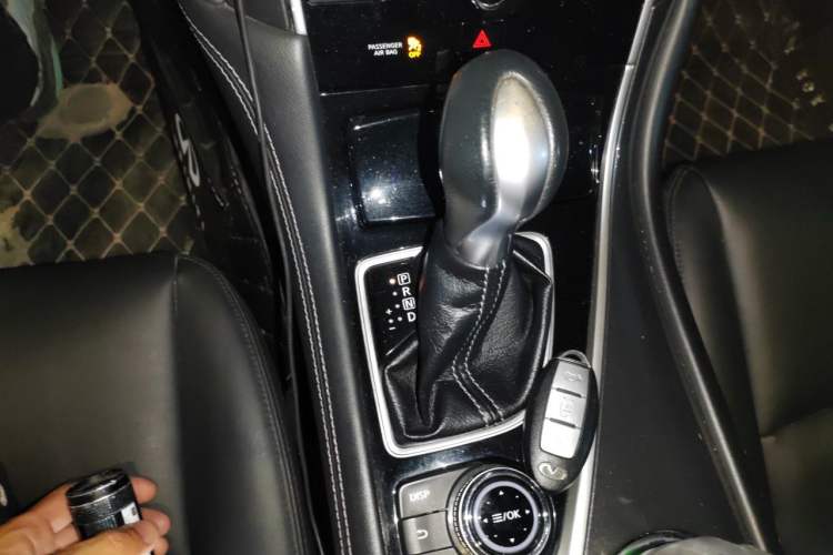 Used Infiniti Q50L 2016 2.0T Comfort Edition Gear Lever