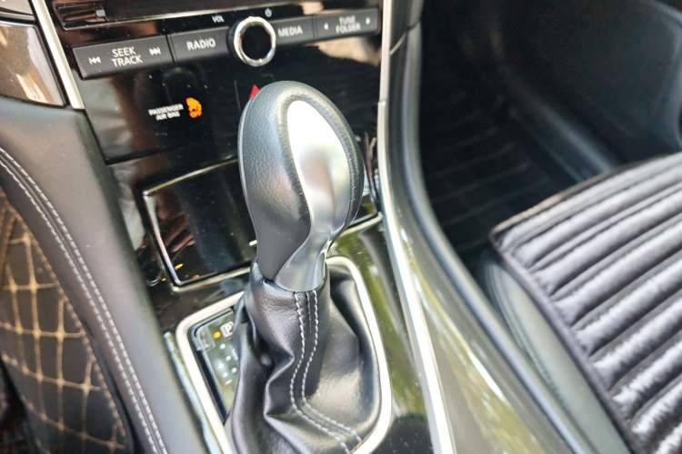 Used Infiniti Q50L 2016 2.0T Comfort Edition Gear Lever
