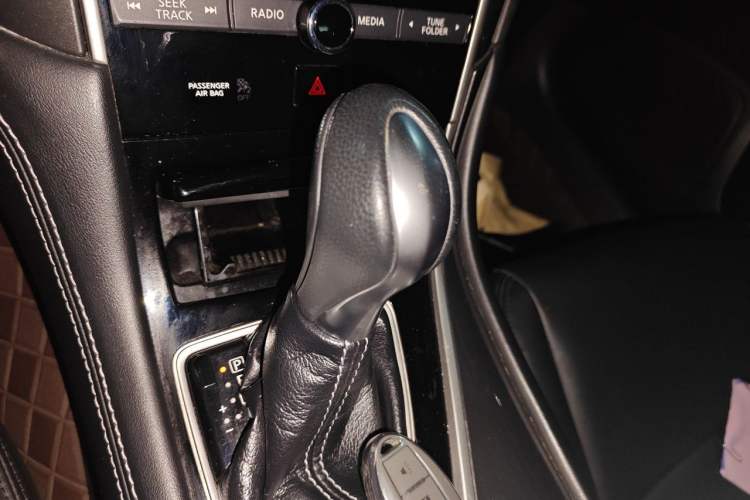 Used Infiniti Q50L 2016 2.0T Comfort Edition Gear Lever