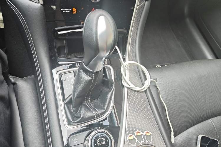 Used Infiniti Q50L 2016 2.0T Enjoyment Edition Gear Lever
