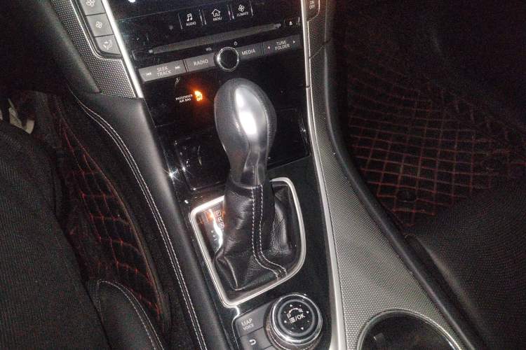 Used Infiniti Q50L 2016 2.0T Ambition Edition Gear Lever