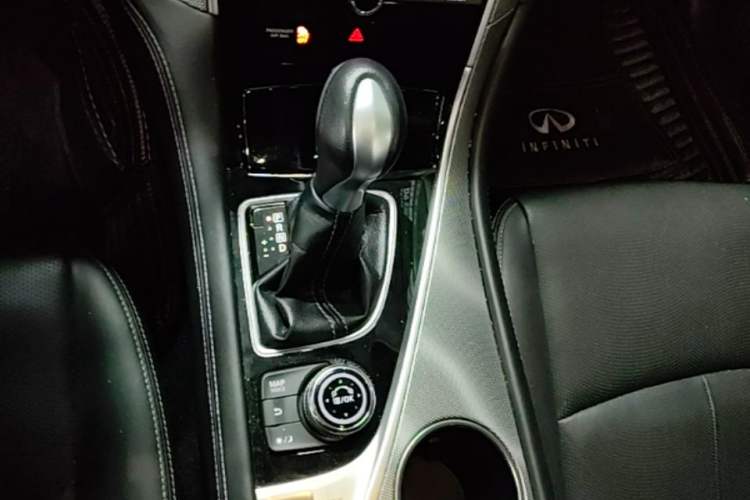 Used Infiniti Q50L 2016 2.0T Enjoyment Edition Gear Lever