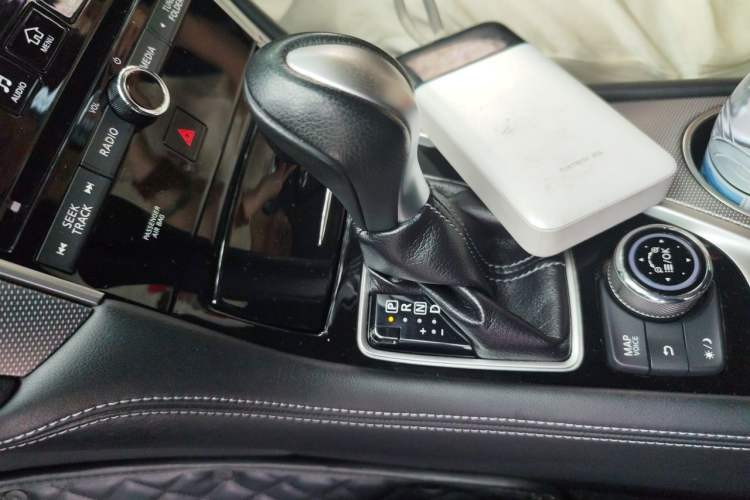 Used Infiniti Q50L 2016 2.0T Enjoyment Edition Gear Lever