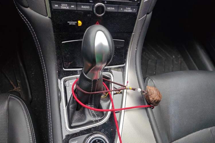 Used Infiniti Q50L 2016 2.0T Enjoyment Edition Gear Lever