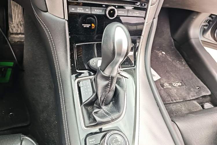 Used Infiniti Q50L 2016 2.0T Enjoyment Edition Gear Lever