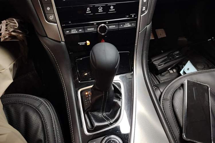 Used Infiniti Q50L 2016 2.0T Enjoyment Edition Gear Lever