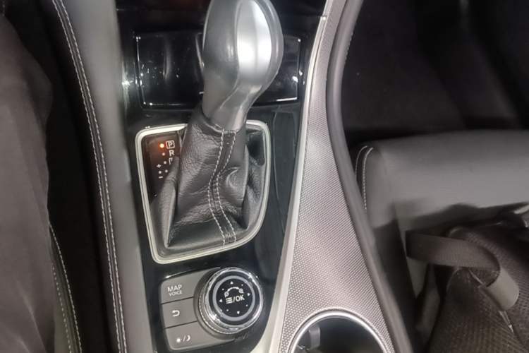 Used Infiniti Q50L 2016 2.0T Enjoyment Edition Gear Lever