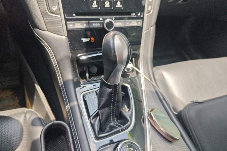 Used Infiniti Q50L 2016 2.0T Enjoyment Edition Gear Lever