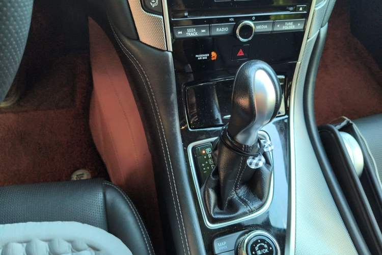 Used Infiniti Q50L 2016 2.0T Enjoyment Edition Gear Lever