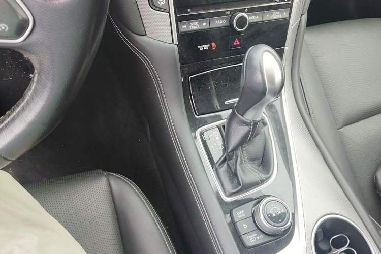 Used Infiniti Q50L 2016 2.0T Ambition Edition Gear Lever