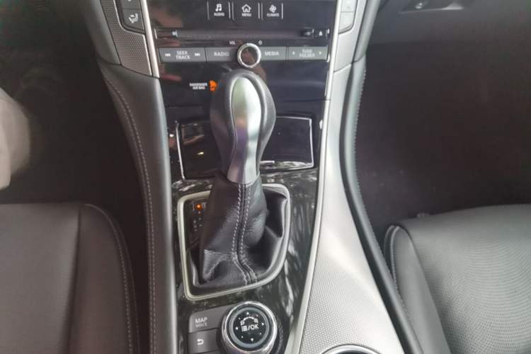 Used Infiniti Q50L 2016 2.0T Ambition Edition Gear Lever
