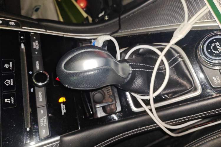 Used Infiniti Q50L 2016 2.0T Enjoyment Edition Gear Lever