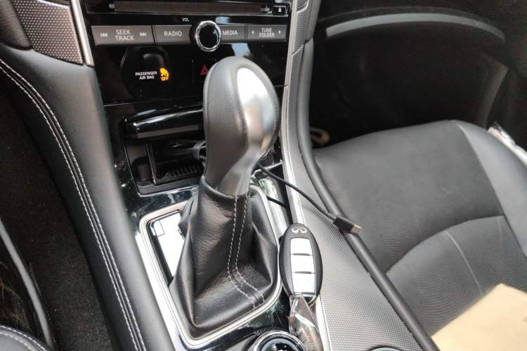 Used Infiniti Q50L 2016 2.0T Enjoyment Edition Gear Lever
