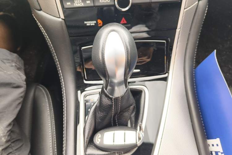 Used Infiniti Q50L 2016 2.0T Enjoyment Edition Gear Lever
