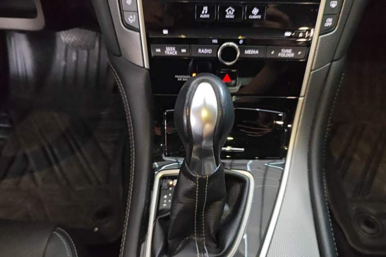 Used Infiniti Q50L 2016 2.0T Enjoyment Edition Gear Lever